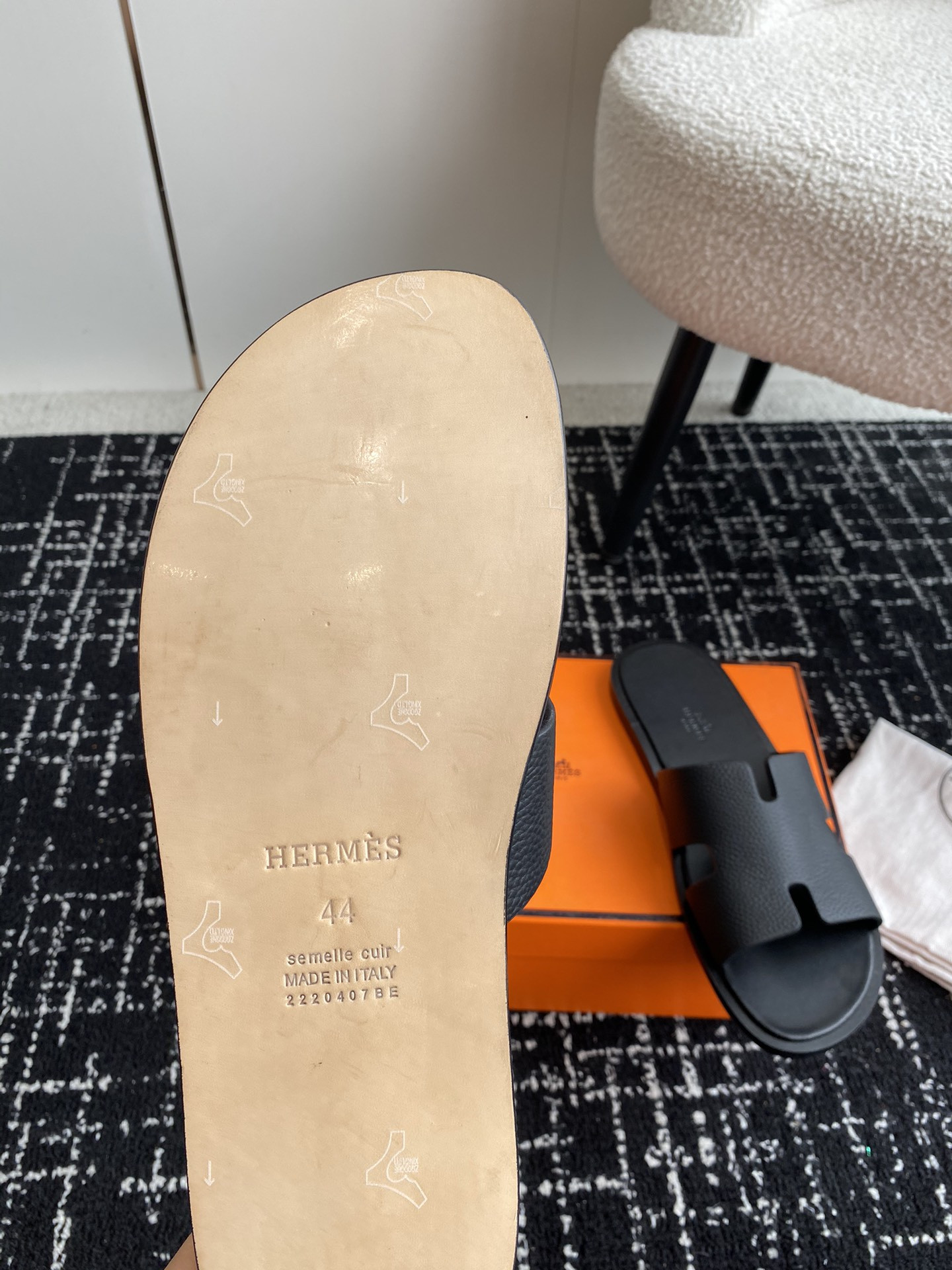 UA H**me5 Izmir sandal
