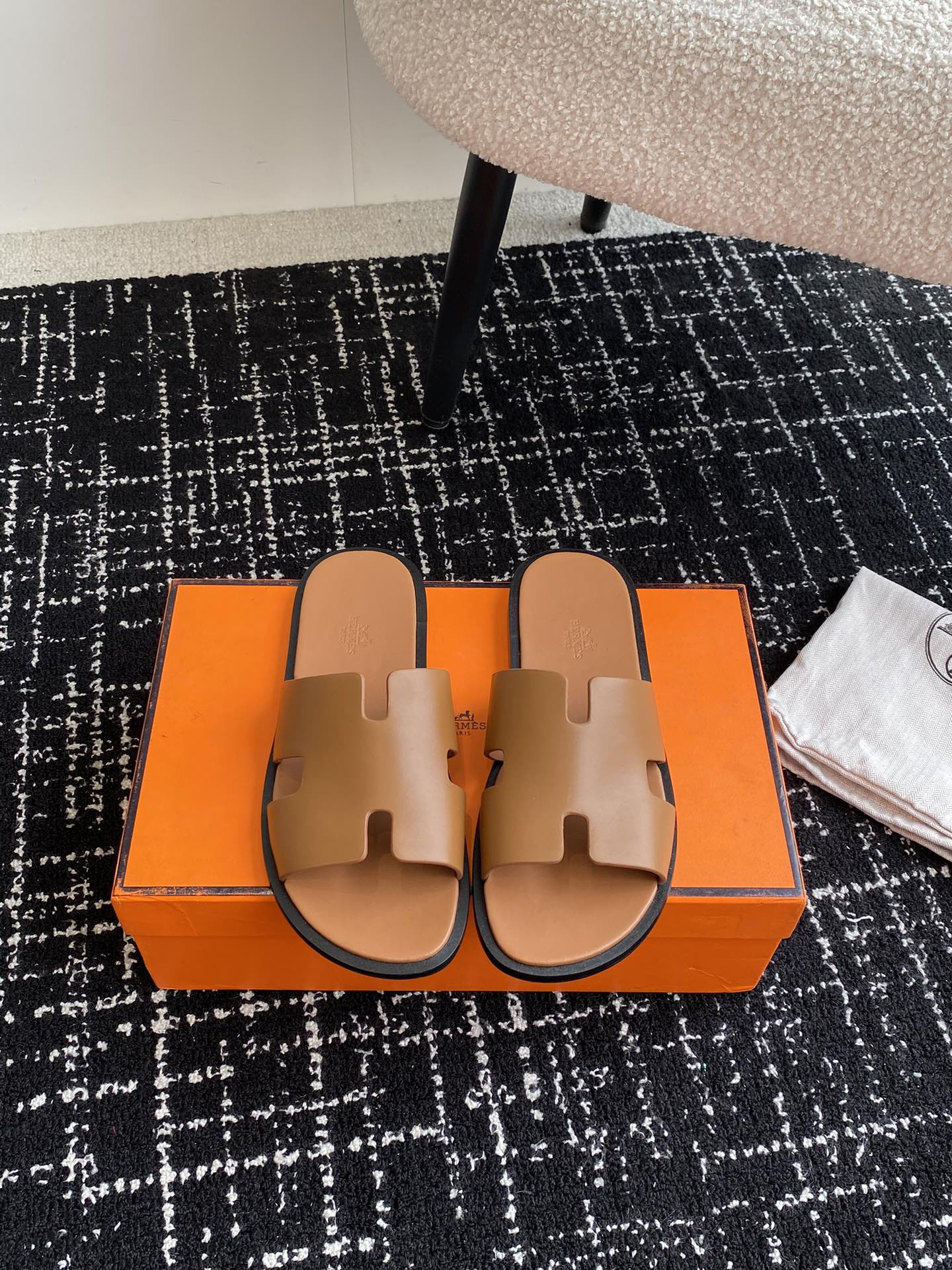 UA H**me5 Izmir sandal