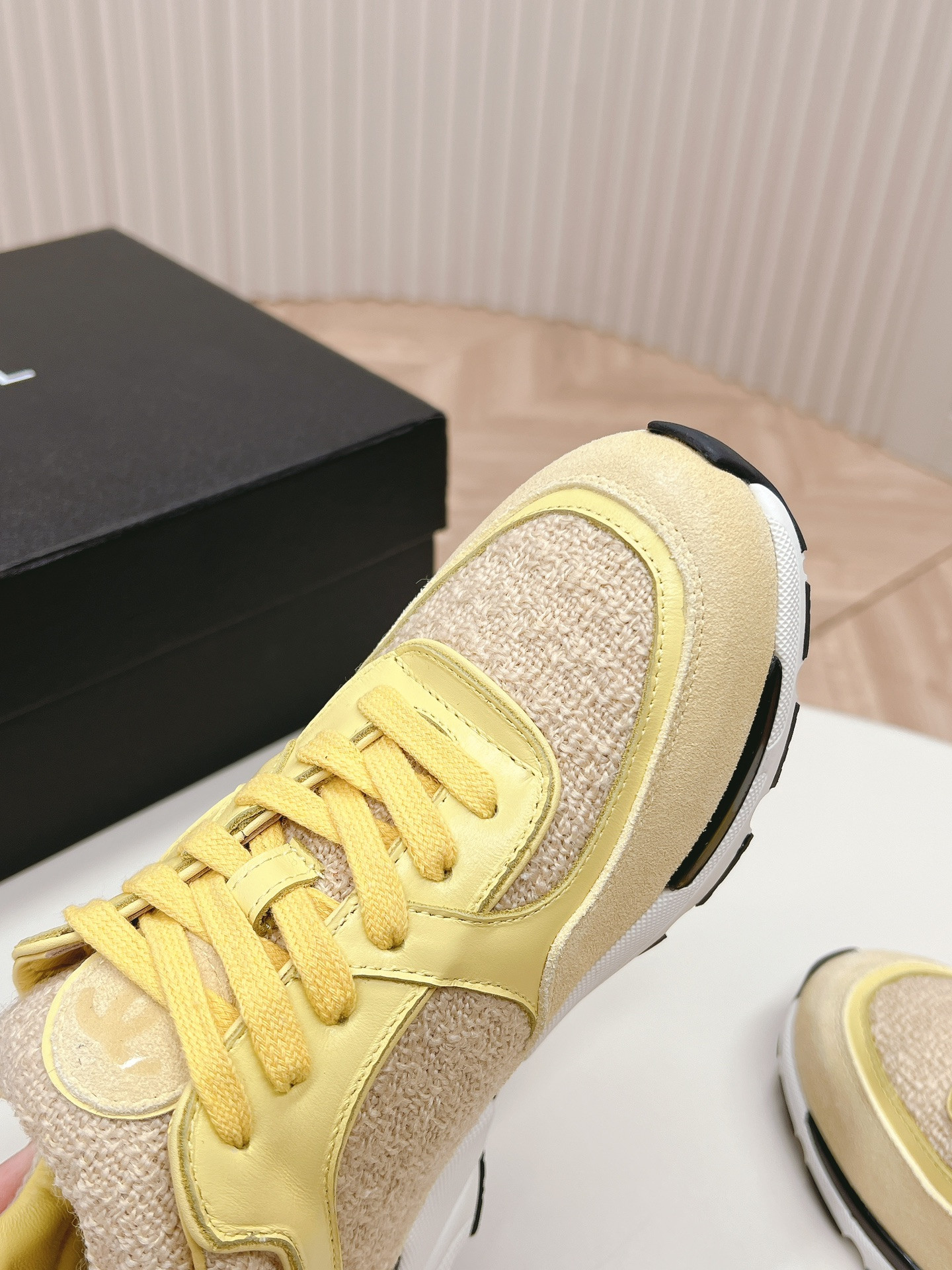 UA Ch**el SNEAKER
