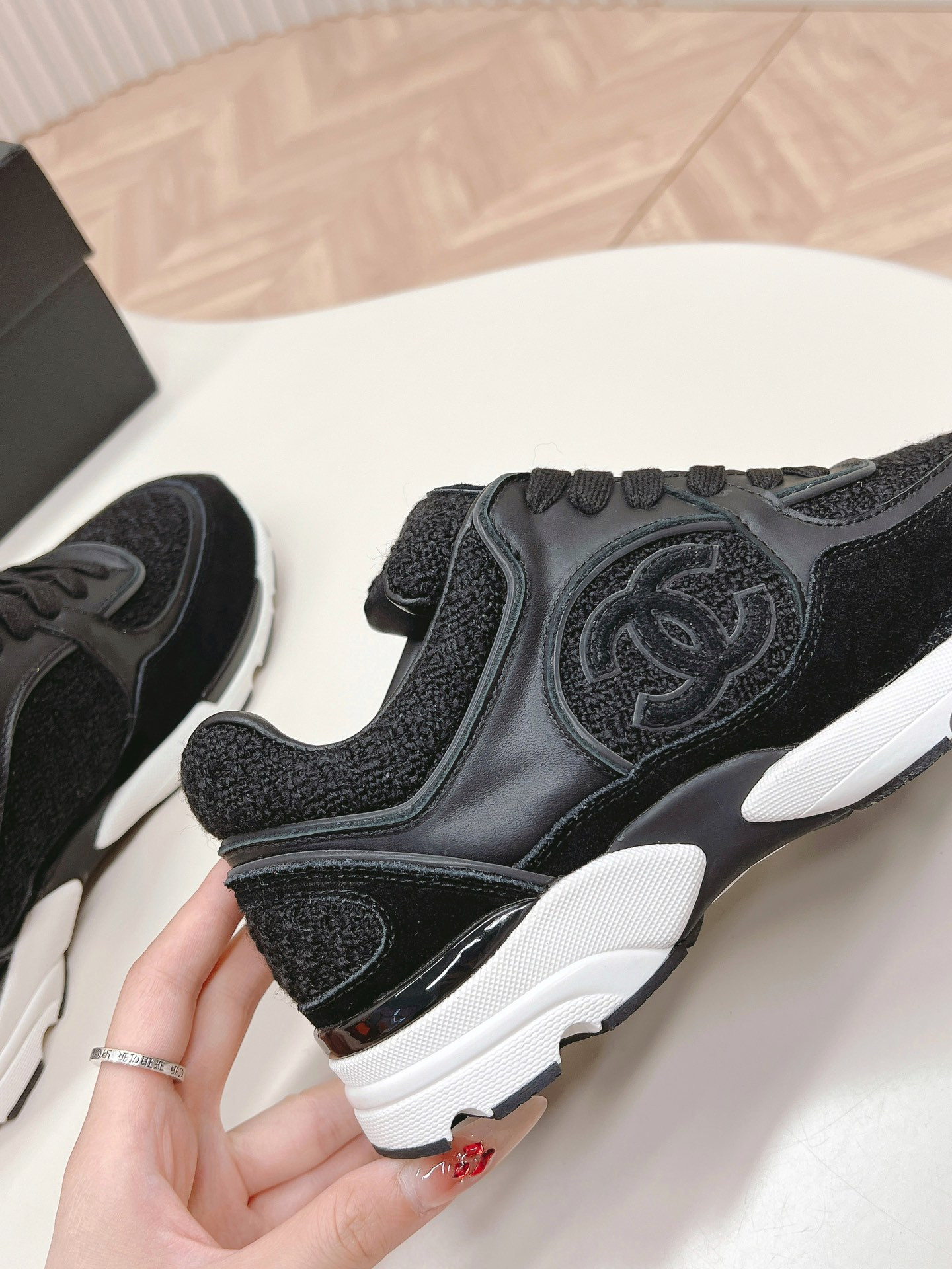 UA Ch**el SNEAKER