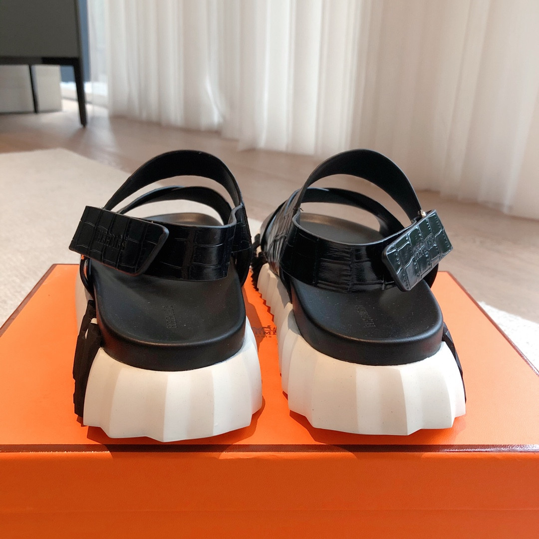 UA H**me5 Electric sandal