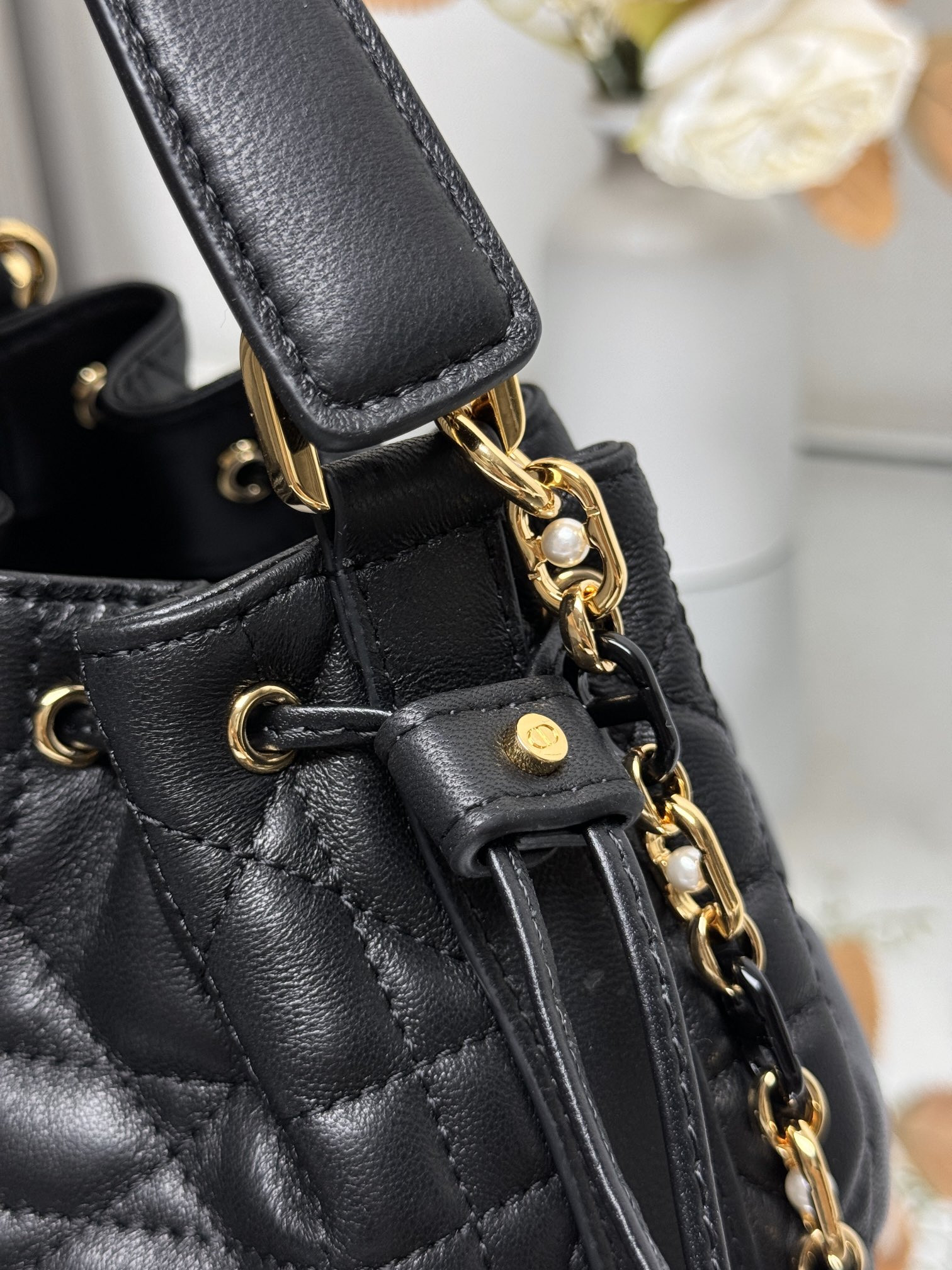 Small D10r Jolie Bucket Bag 17 x 16 x 10.5 cm