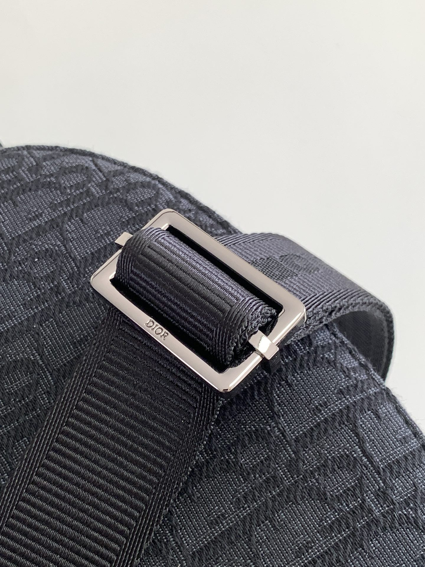 D10r Saddle Messenger Bag 24 x 16.5 x 5.5 cm
