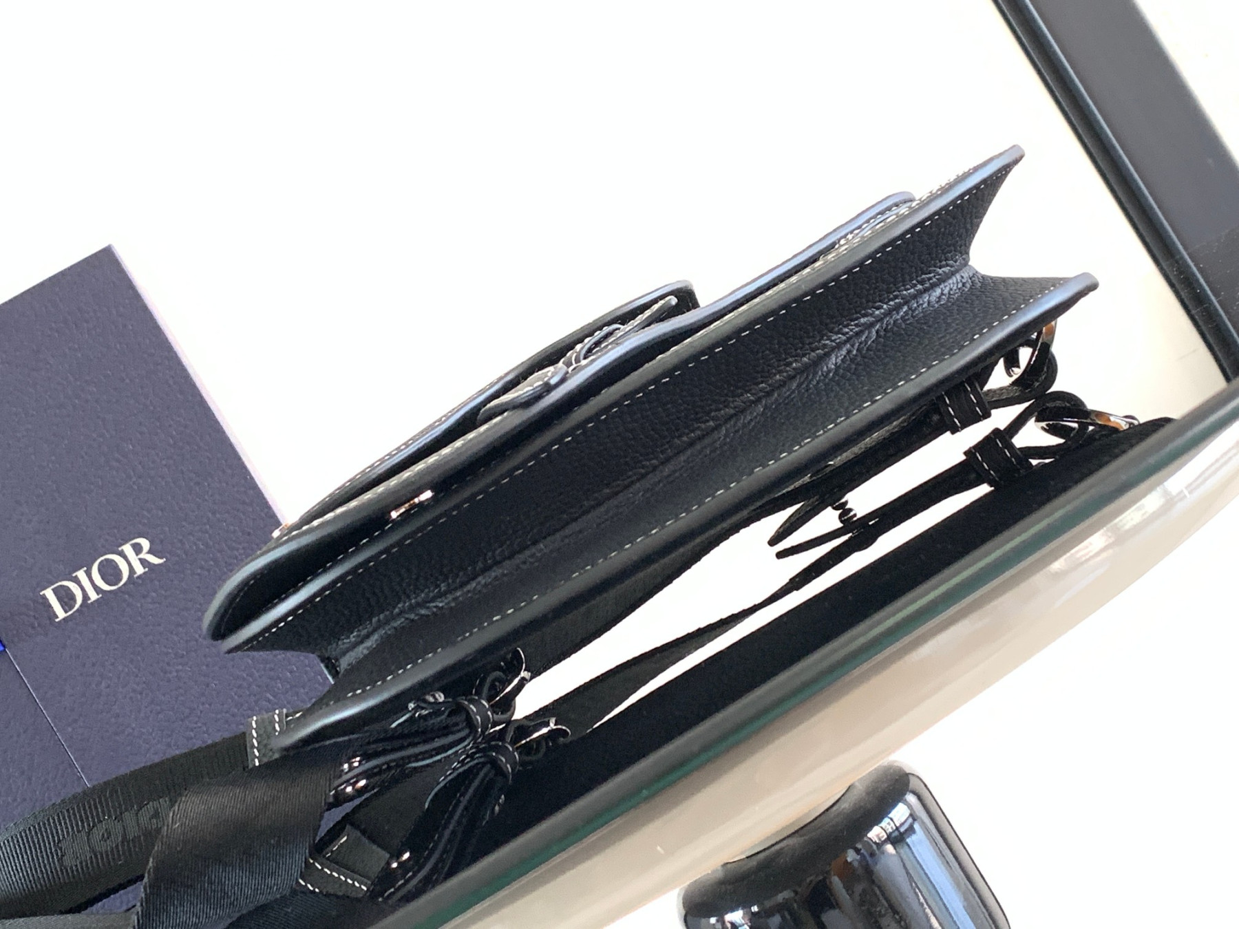 D10r Saddle Messenger Bag 24 x 16.5 x 5.5 cm