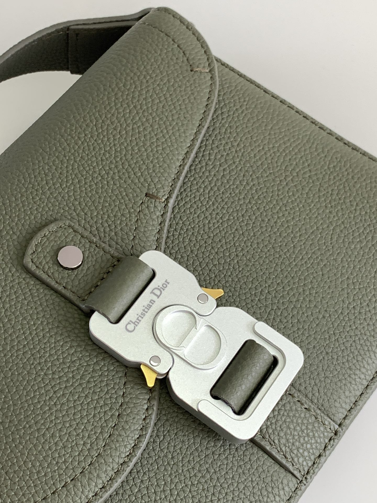 D10r Saddle Messenger Bag 24 x 16.5 x 5.5 cm