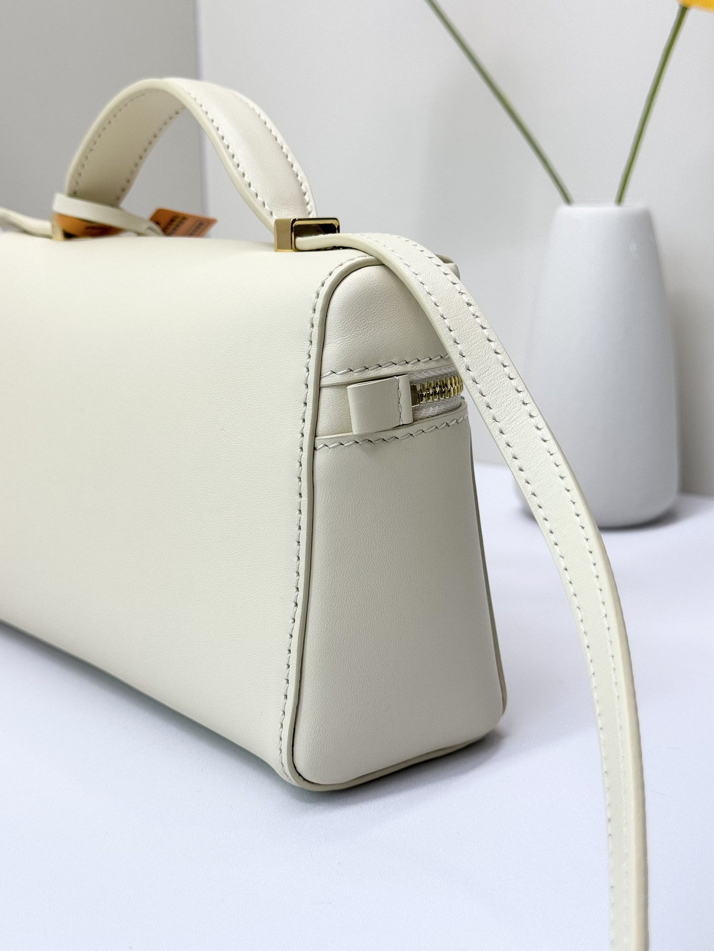 L0r0 P1ana Extra Pocket L19 Smooth Calfskin 11 x 19 x 6.5 cm