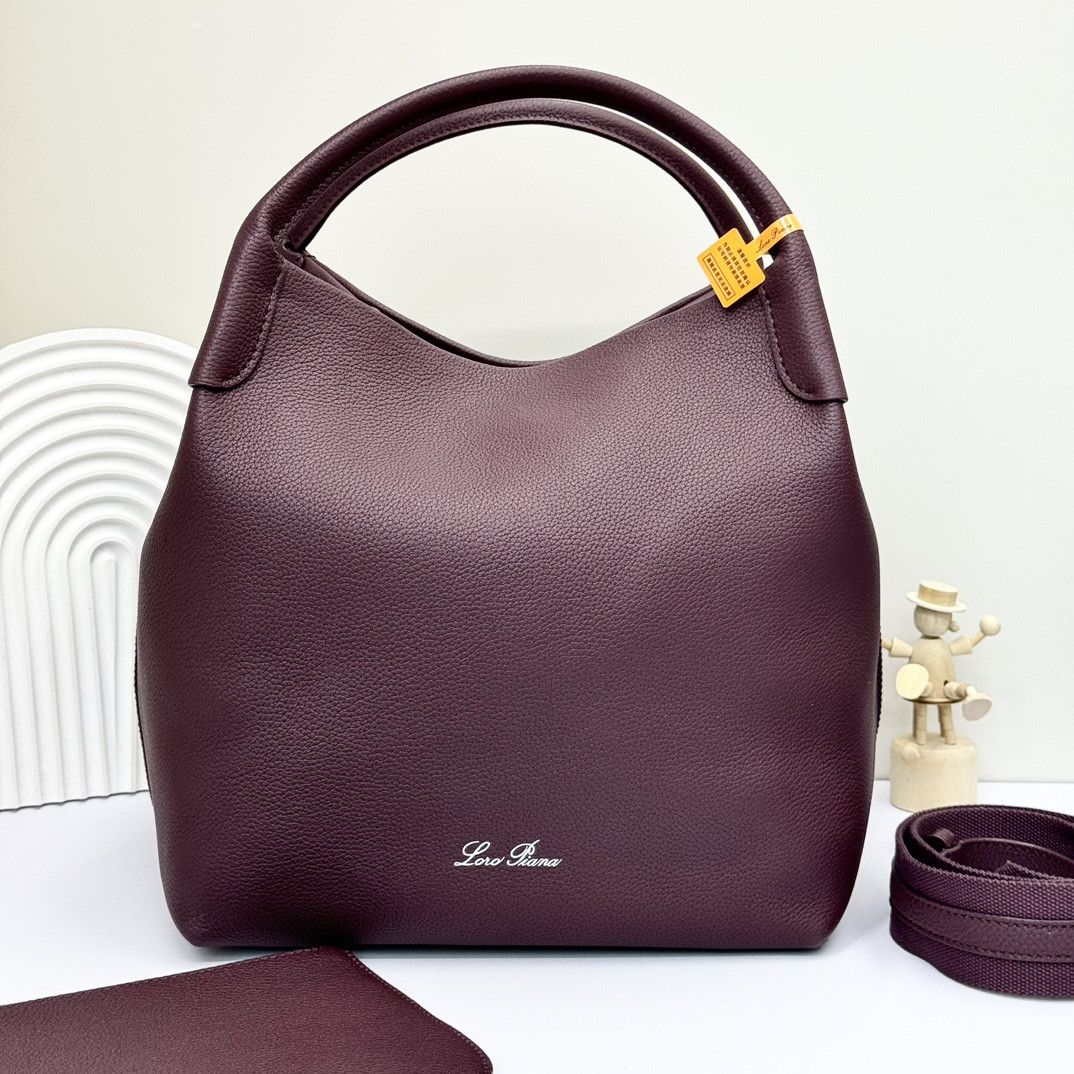 L0r0 P1ana Large Bale Bag Grained Calfskin 24 x 20 x 27 cm