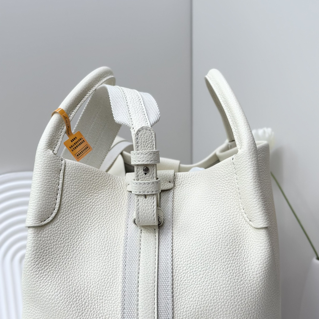 L0r0 P1ana Large Bale Bag Grained Calfskin 24 x 20 x 27 cm