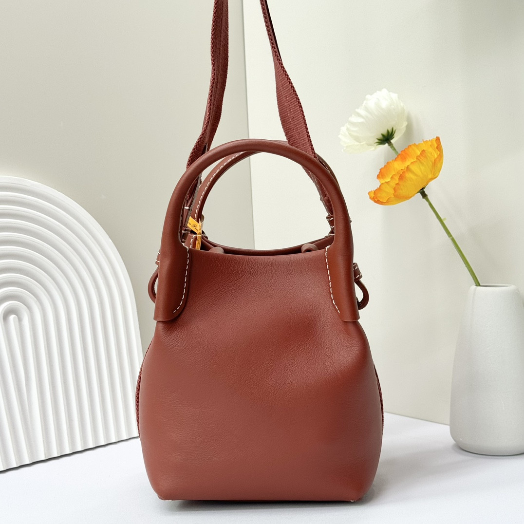 L0r0 P1ana Micro Bale bag  Smooth Calfskin 23 x 16 x 14 cm