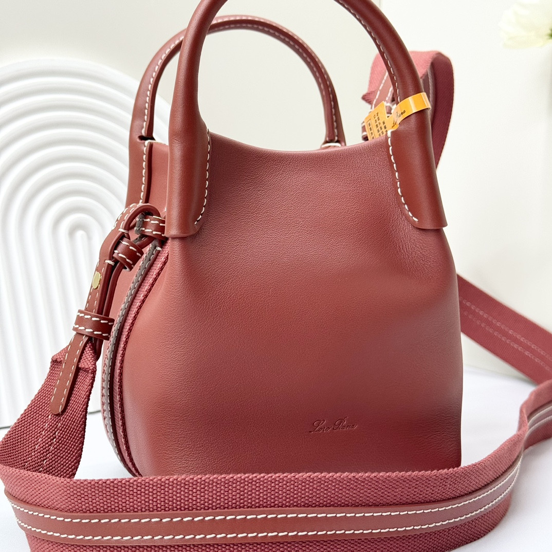 L0r0 P1ana Micro Bale bag  Smooth Calfskin 23 x 16 x 14 cm