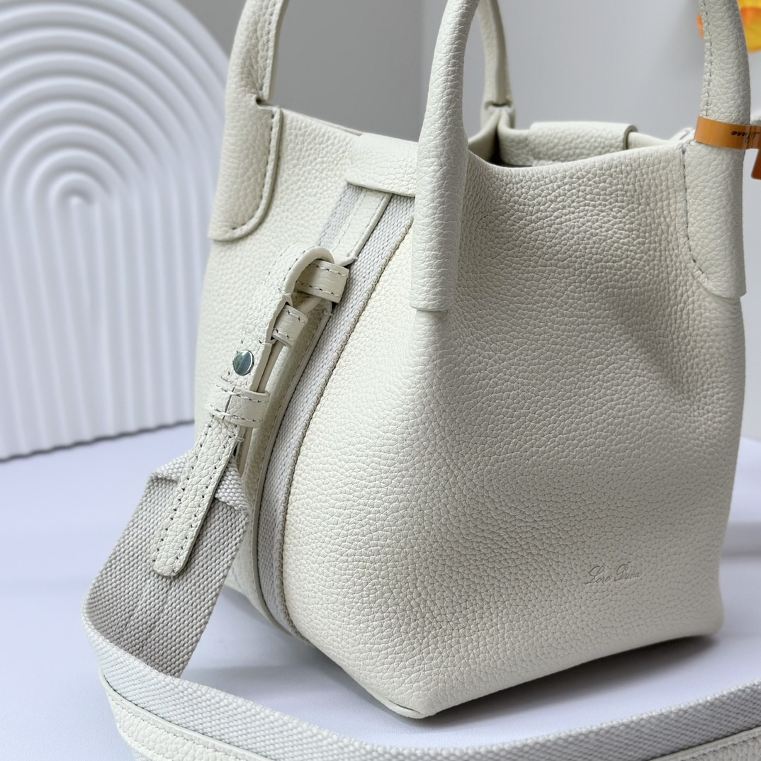 L0r0 P1ana Micro Bale bag Grained Calfskin 23 x 16 x 14 cm