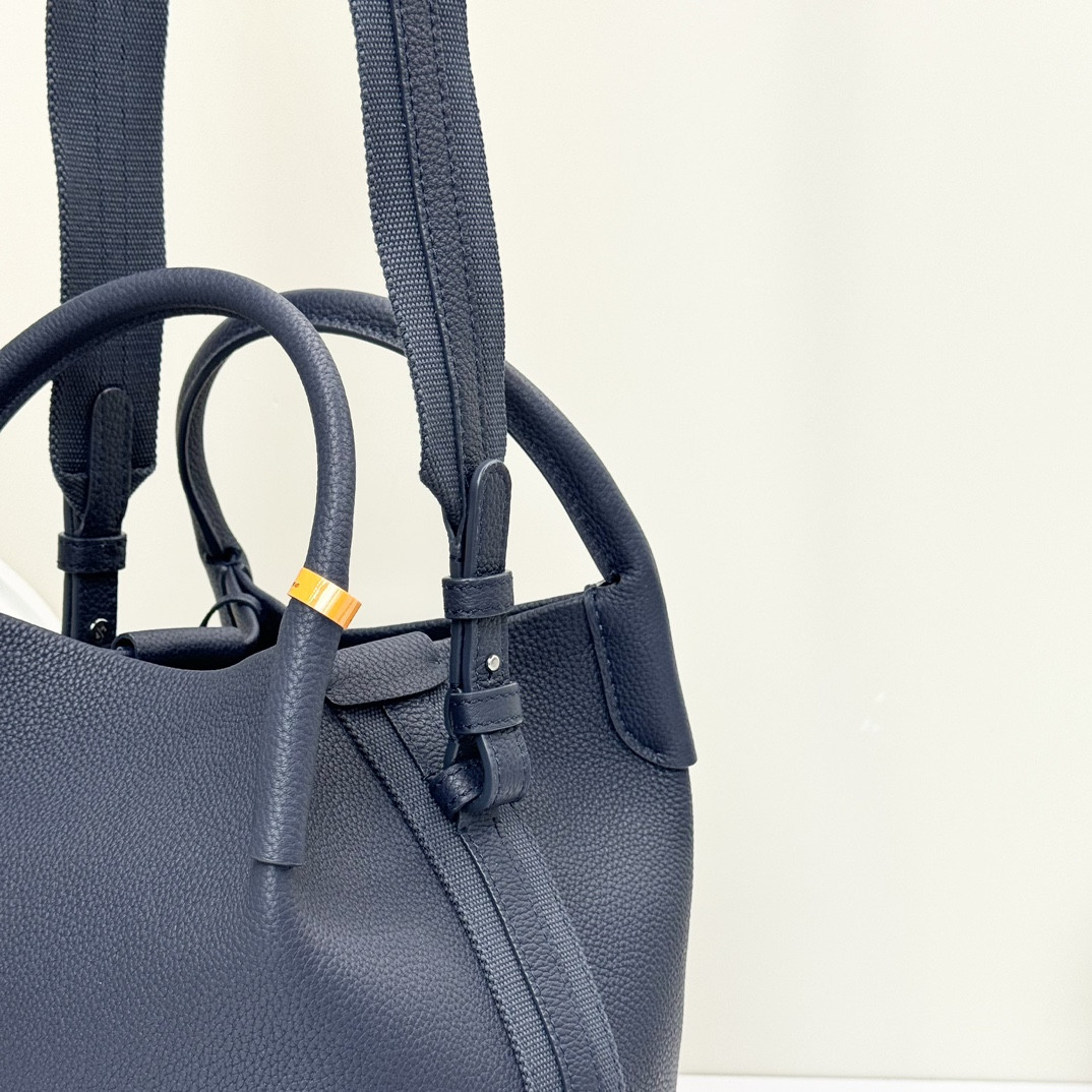L0r0 P1ana Small Bale Bag Calfskin 17 x 17 x 21 cm