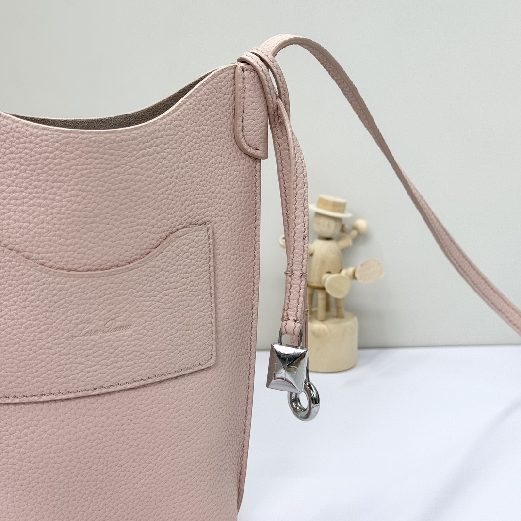 L0r0 P1ana Mini Bale Bag Calfskin 20x15x4cm