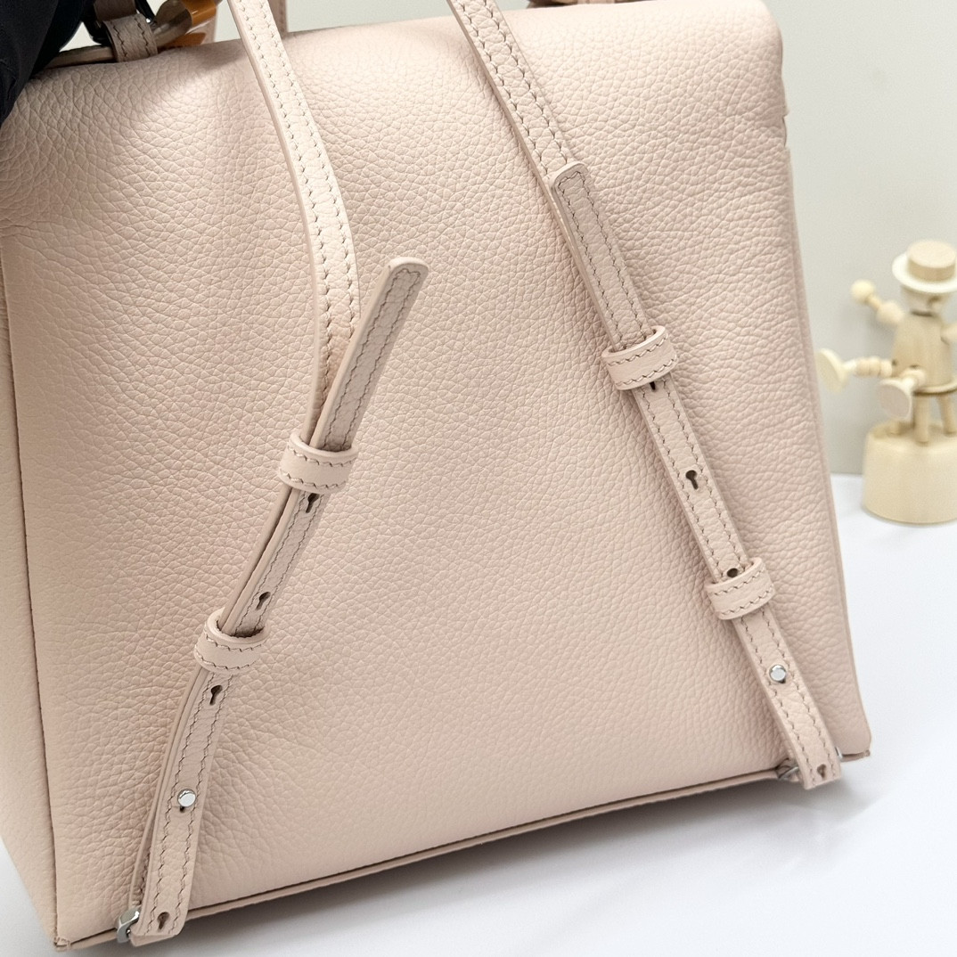 L0r0 P1ana Extra Pocket backpack L23.5 Grained Calfskin 23 x 21 x 8 cm