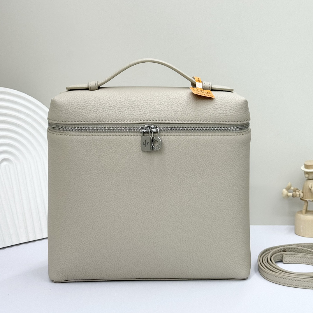 L0r0 P1ana Extra Pocket backpack L23.5 Grained Calfskin 23 x 21 x 8 cm