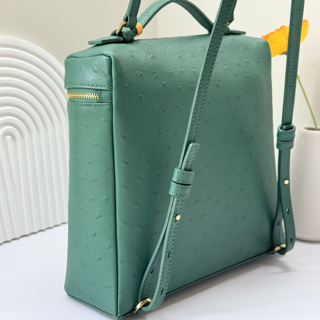 L0r0 P1ana Extra Pocket backpack L23.5 Ostrich-grained Leather 23 x 21 x 8 cm