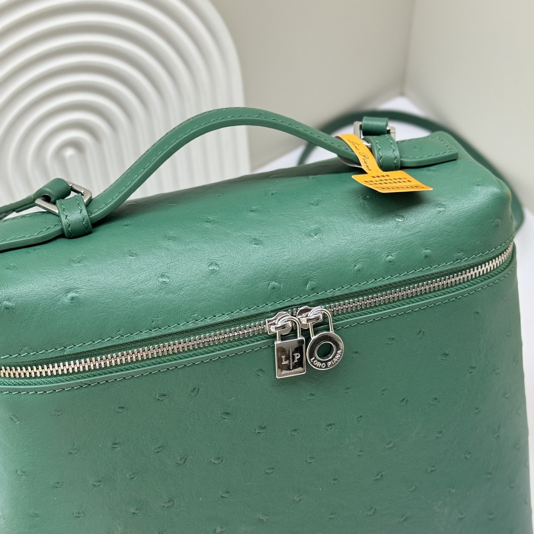 L0r0 P1ana Extra Pocket backpack L23.5 Ostrich-grained Leather 23 x 21 x 8 cm