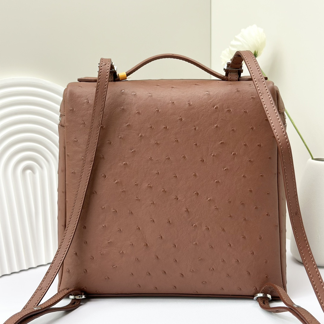 L0r0 P1ana Extra Pocket backpack L23.5 Ostrich-grained Leather 23 x 21 x 8 cm