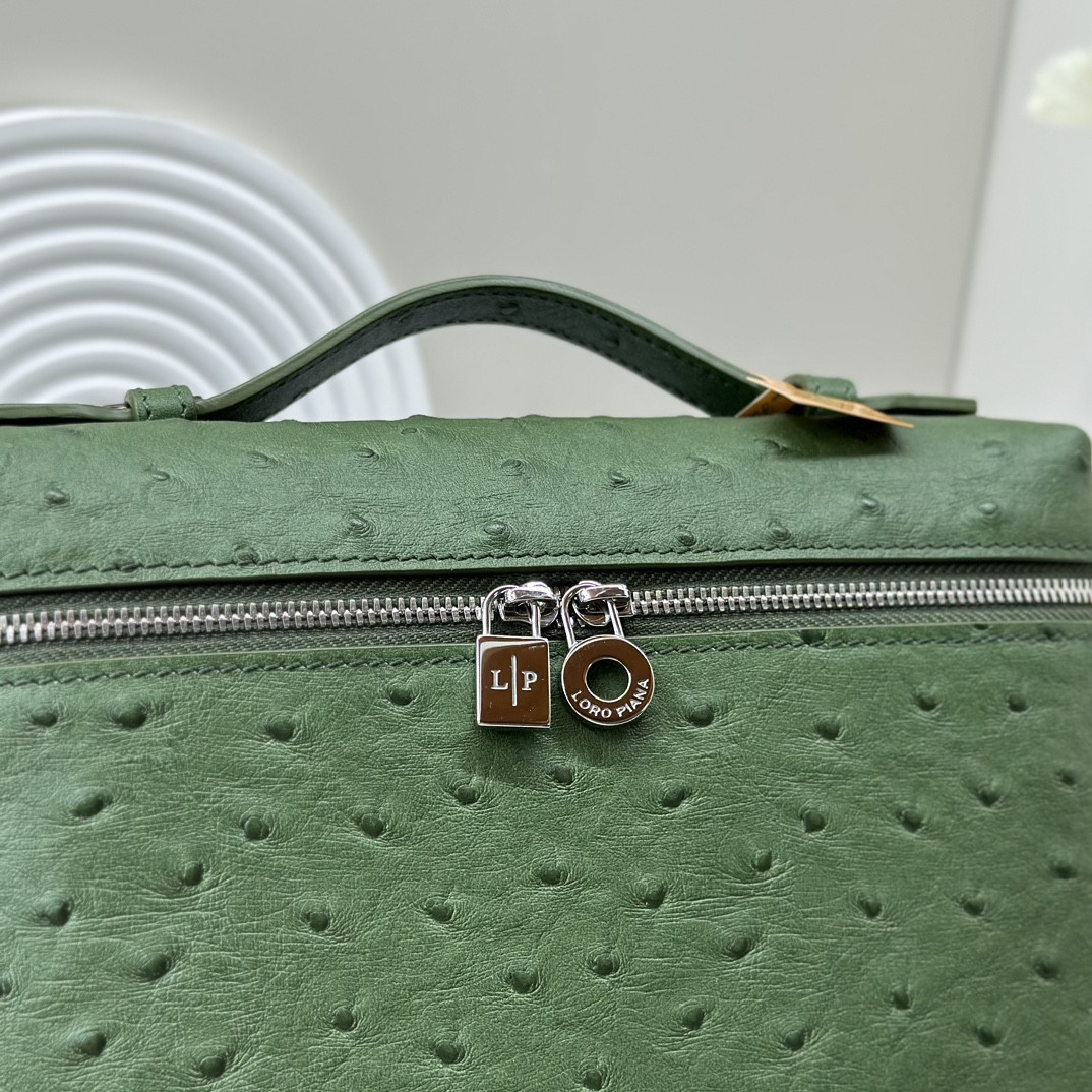 L0r0 P1ana Extra Pocket backpack L23.5 Ostrich-grained Leather 23 x 21 x 8 cm