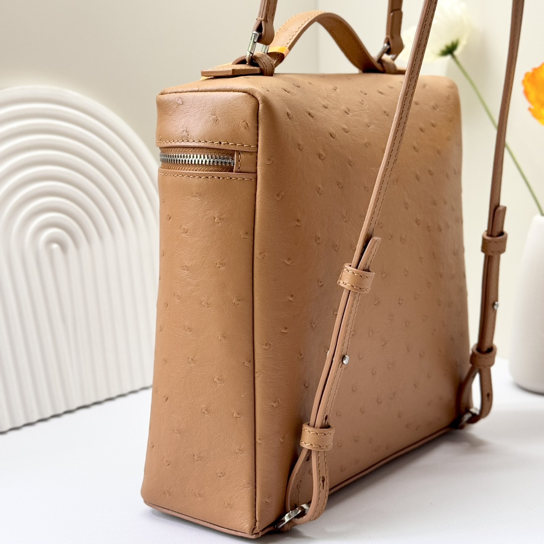 L0r0 P1ana Extra Pocket backpack L23.5 Ostrich-grained Leather 23 x 21 x 8 cm
