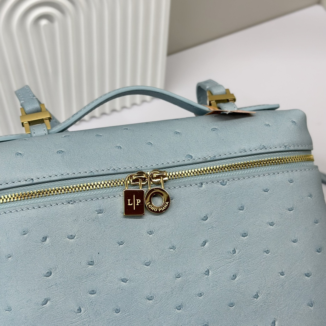 L0r0 P1ana Extra Pocket backpack L23.5 Ostrich-grained Leather 23 x 21 x 8 cm