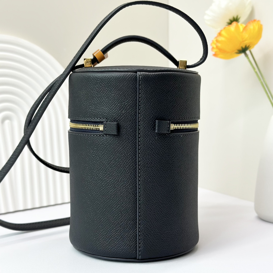 L0r0 P1ana Extra Case Textured Calfskin 12 x16 x12cm