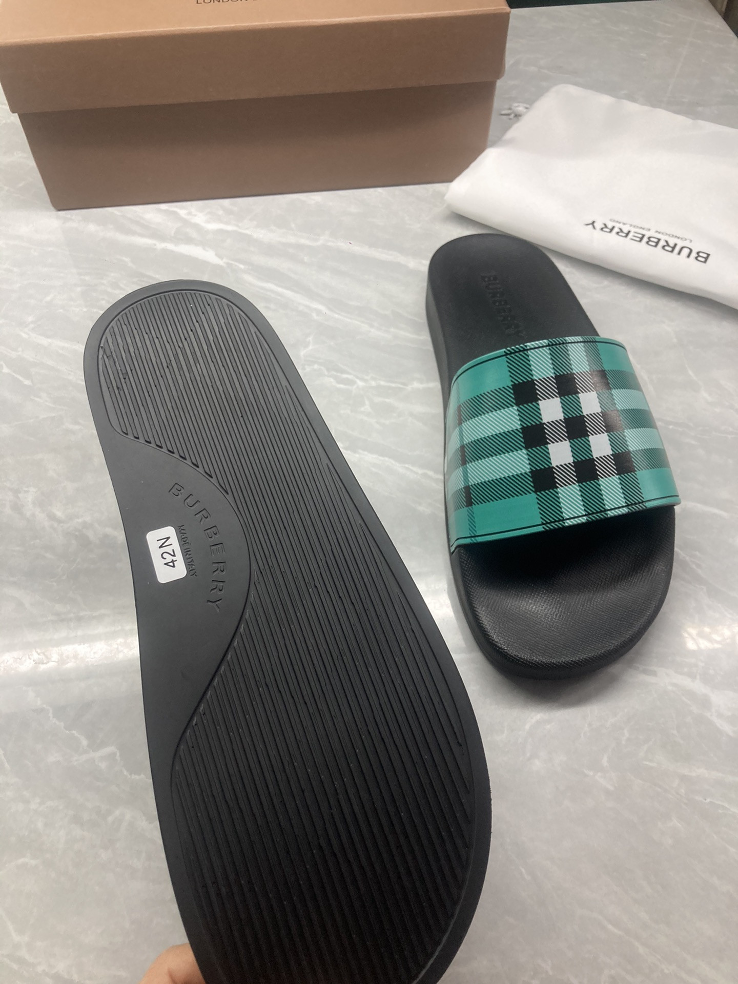 Bv*b*rry Check Slides