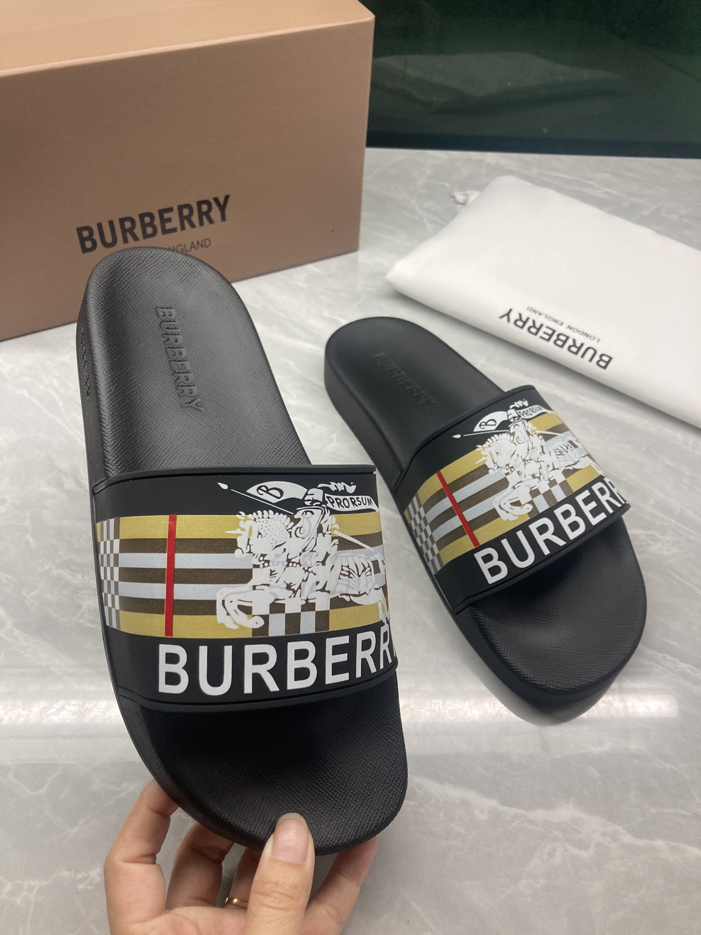 Bv*b*rry Slides