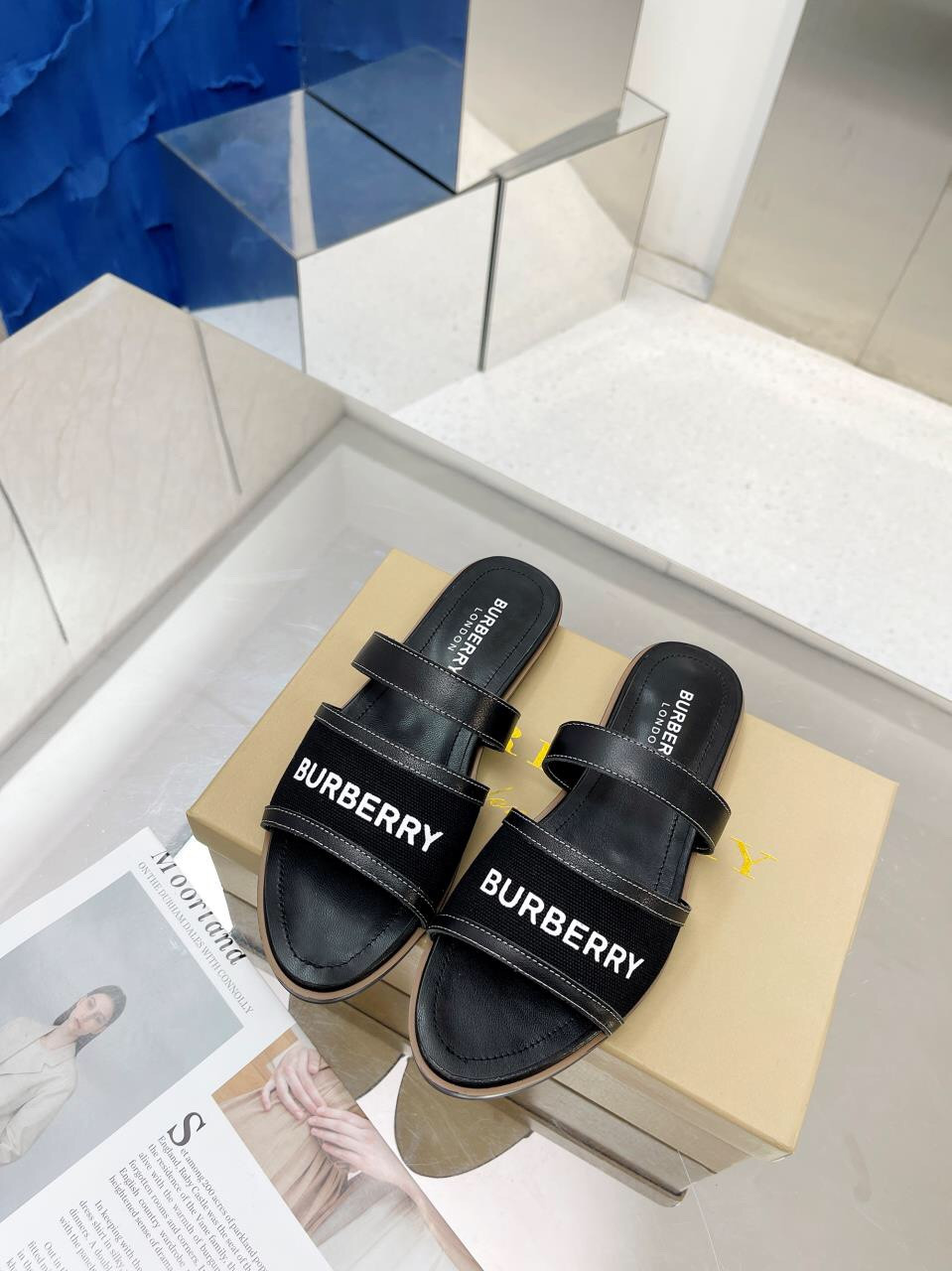 UA Bv*b*rry Slides
