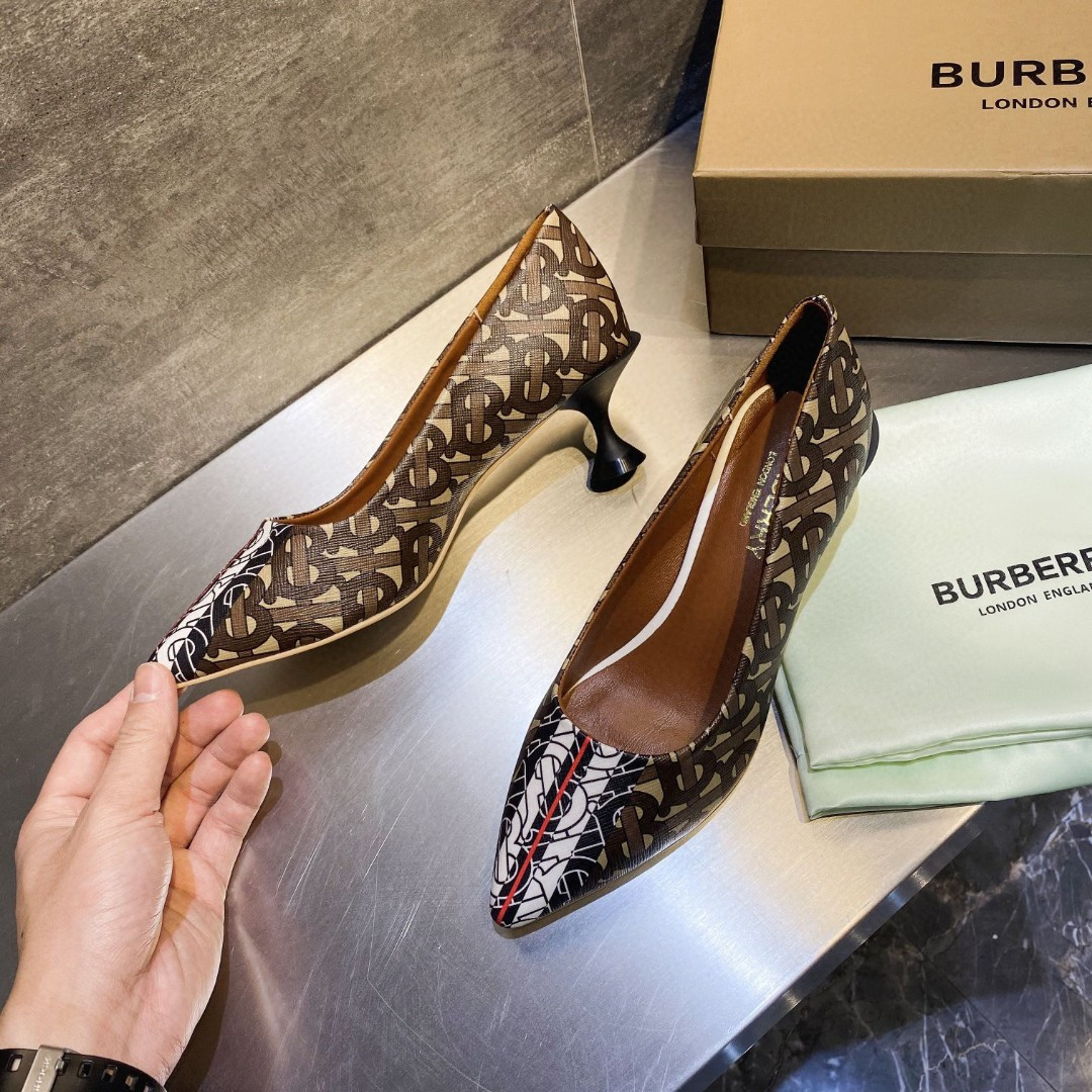 UA Bv*b*rry Pumps