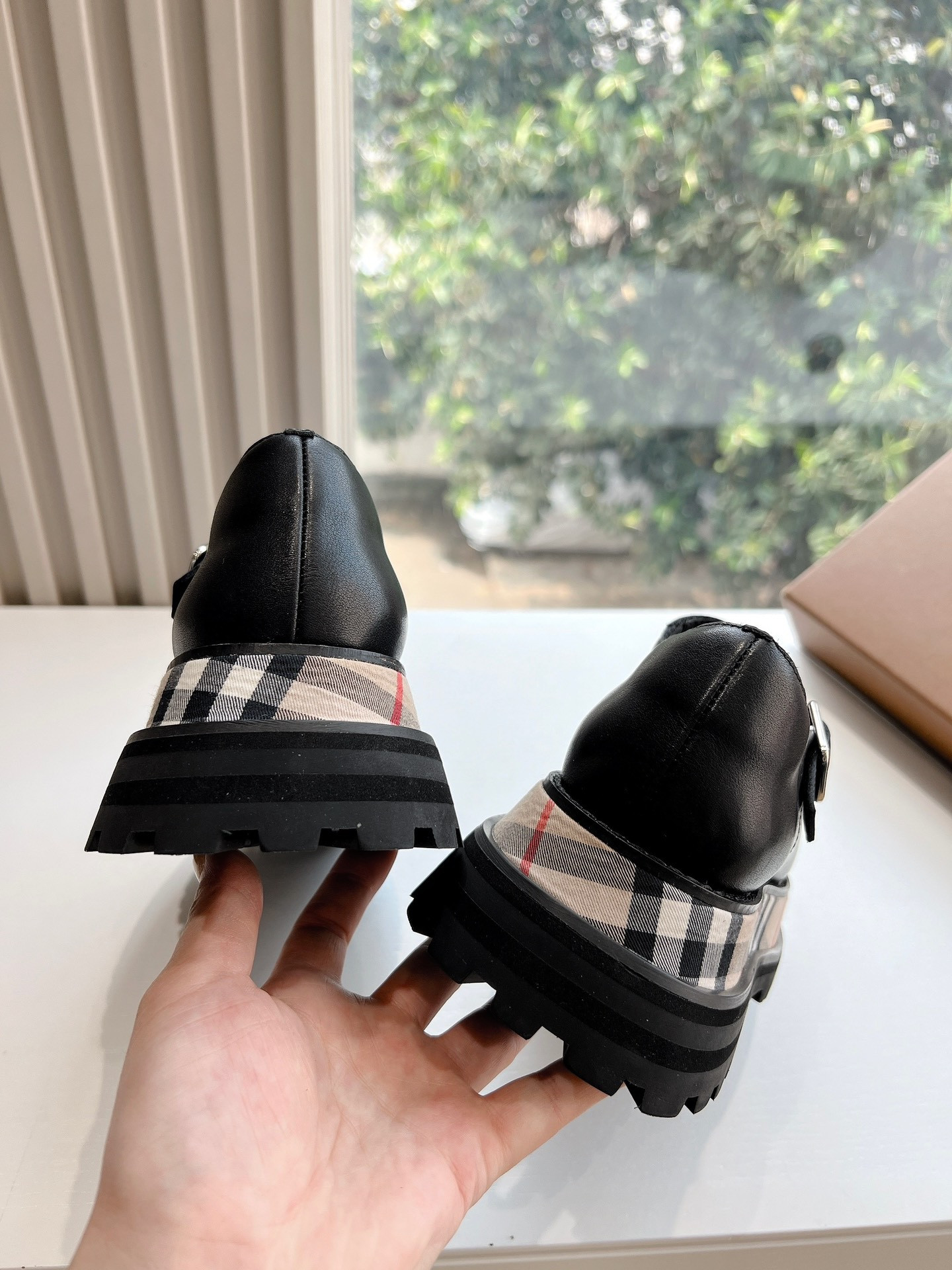 UA Bv*b*rry Check Leather Flats