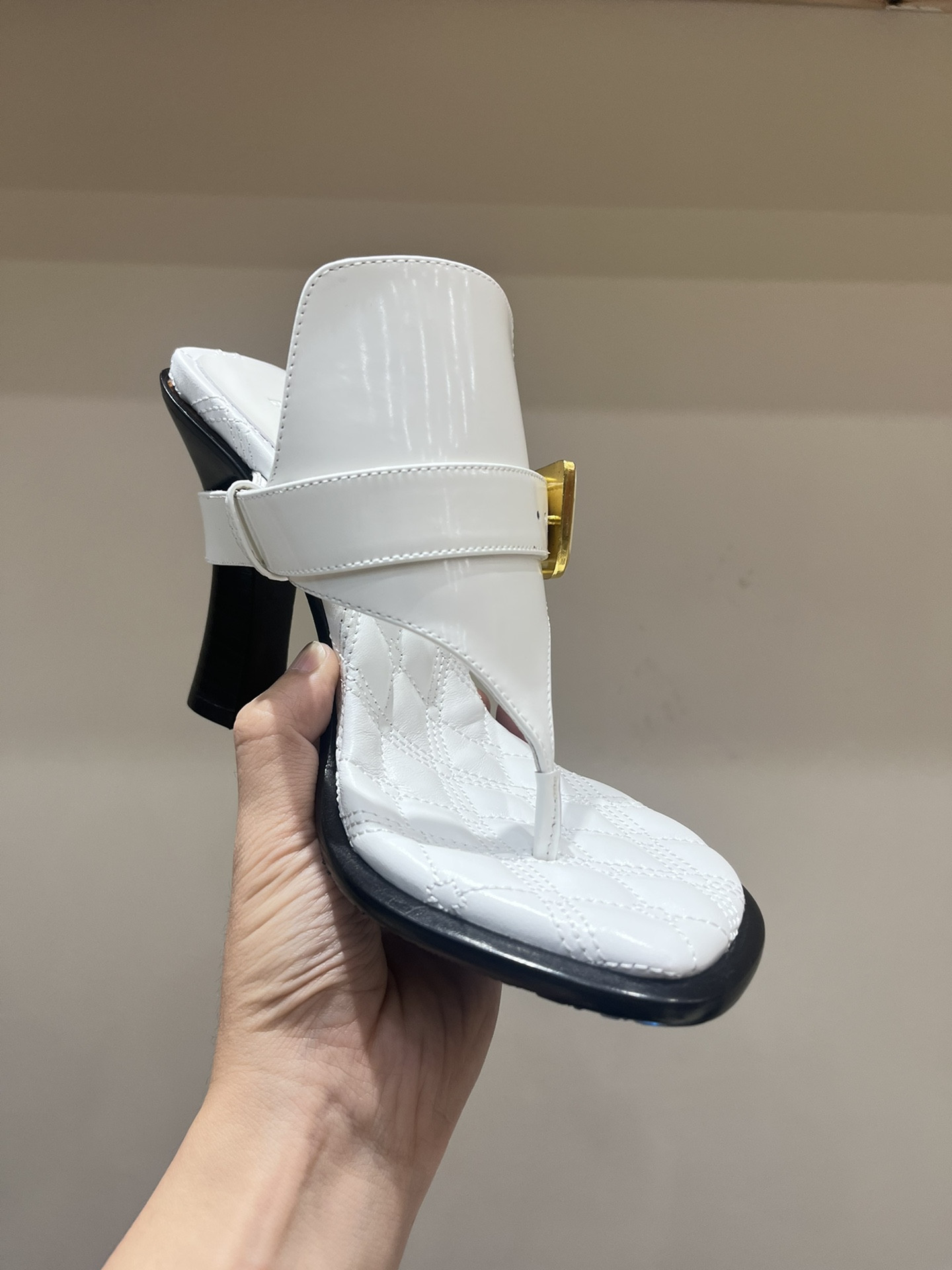 UA Bv*b*rry Slides