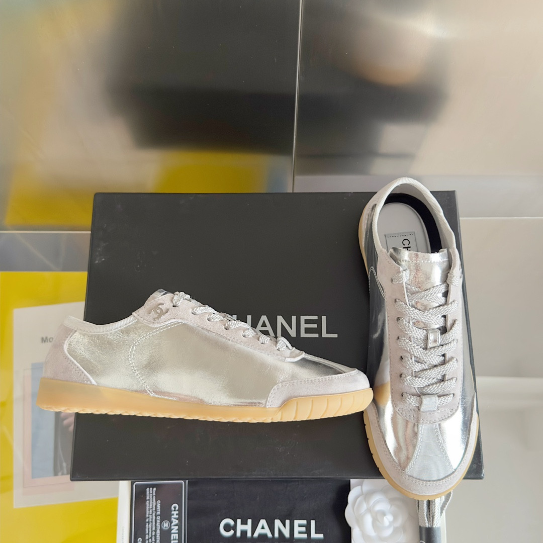 UA Ch**el SNEAKER