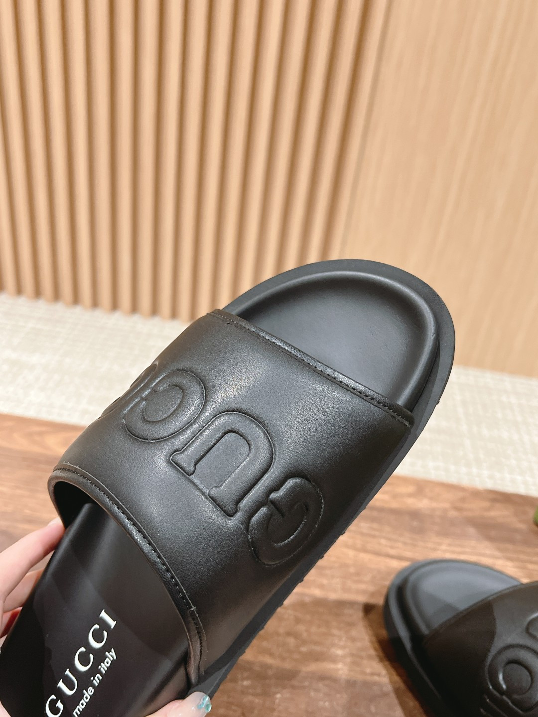 UA Gvc*1 LOGO SLIDE