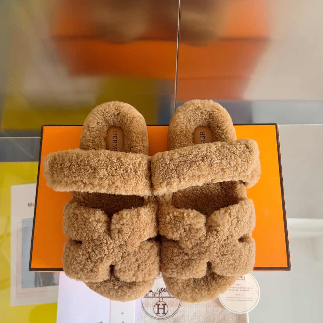 UA H**me5 Chypre sandal