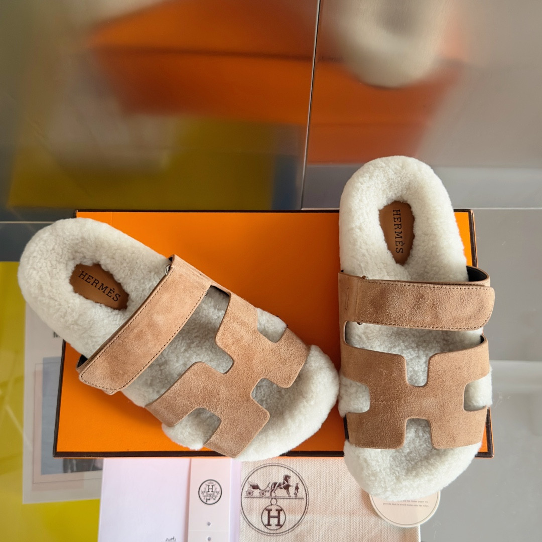 UA H**me5 Chypre sandal