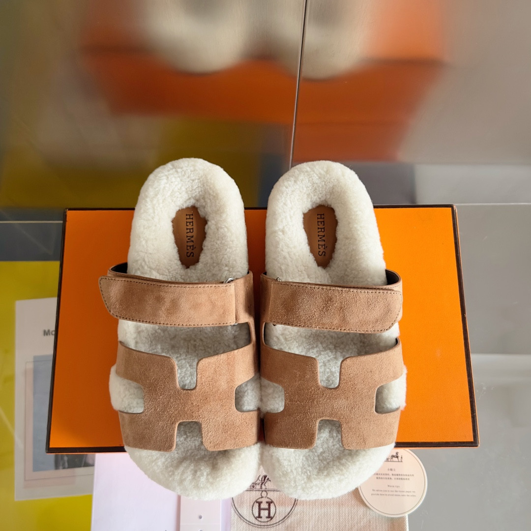 UA H**me5 Chypre sandal