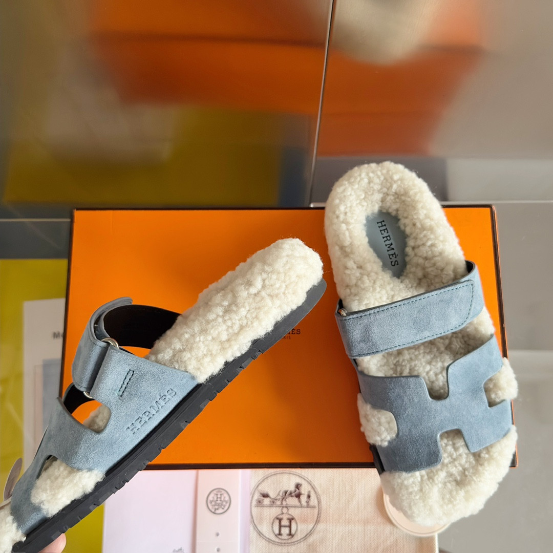 UA H**me5 Chypre sandal