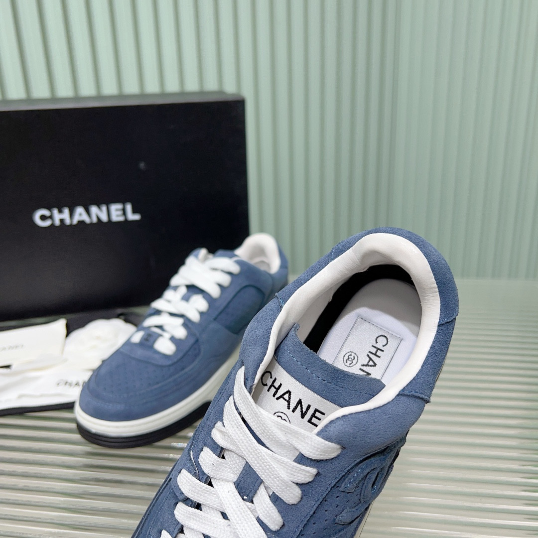 UA Ch**el SNEAKER