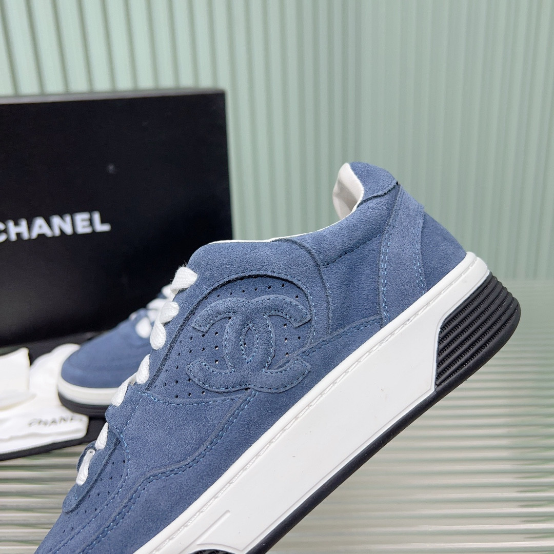 UA Ch**el SNEAKER