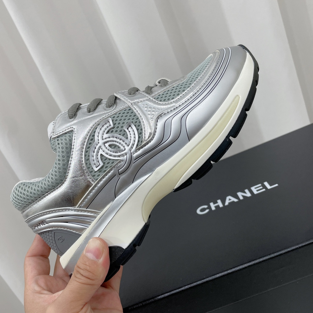 UA Ch**el SNEAKER