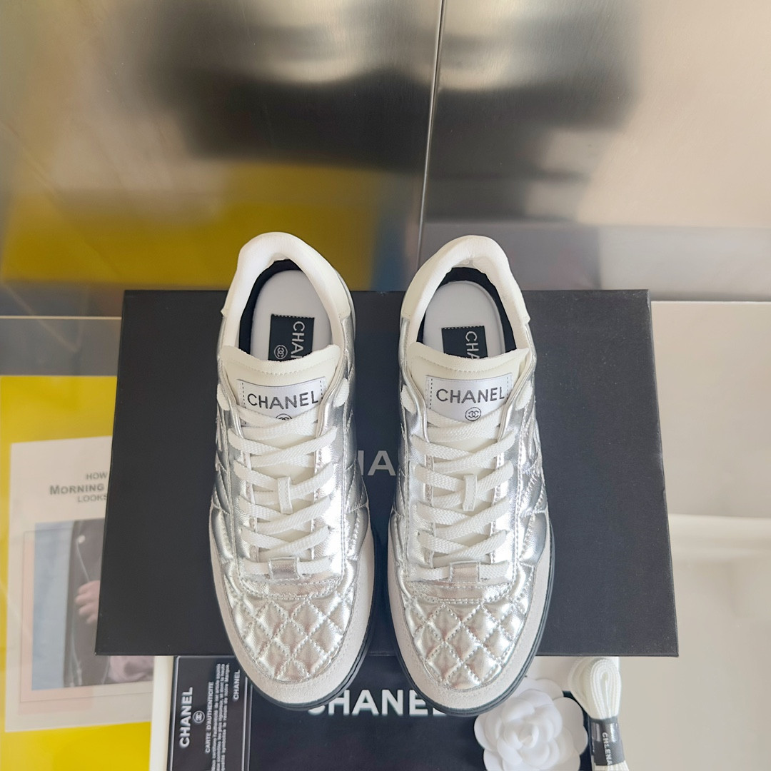 UA Ch**el SNEAKER