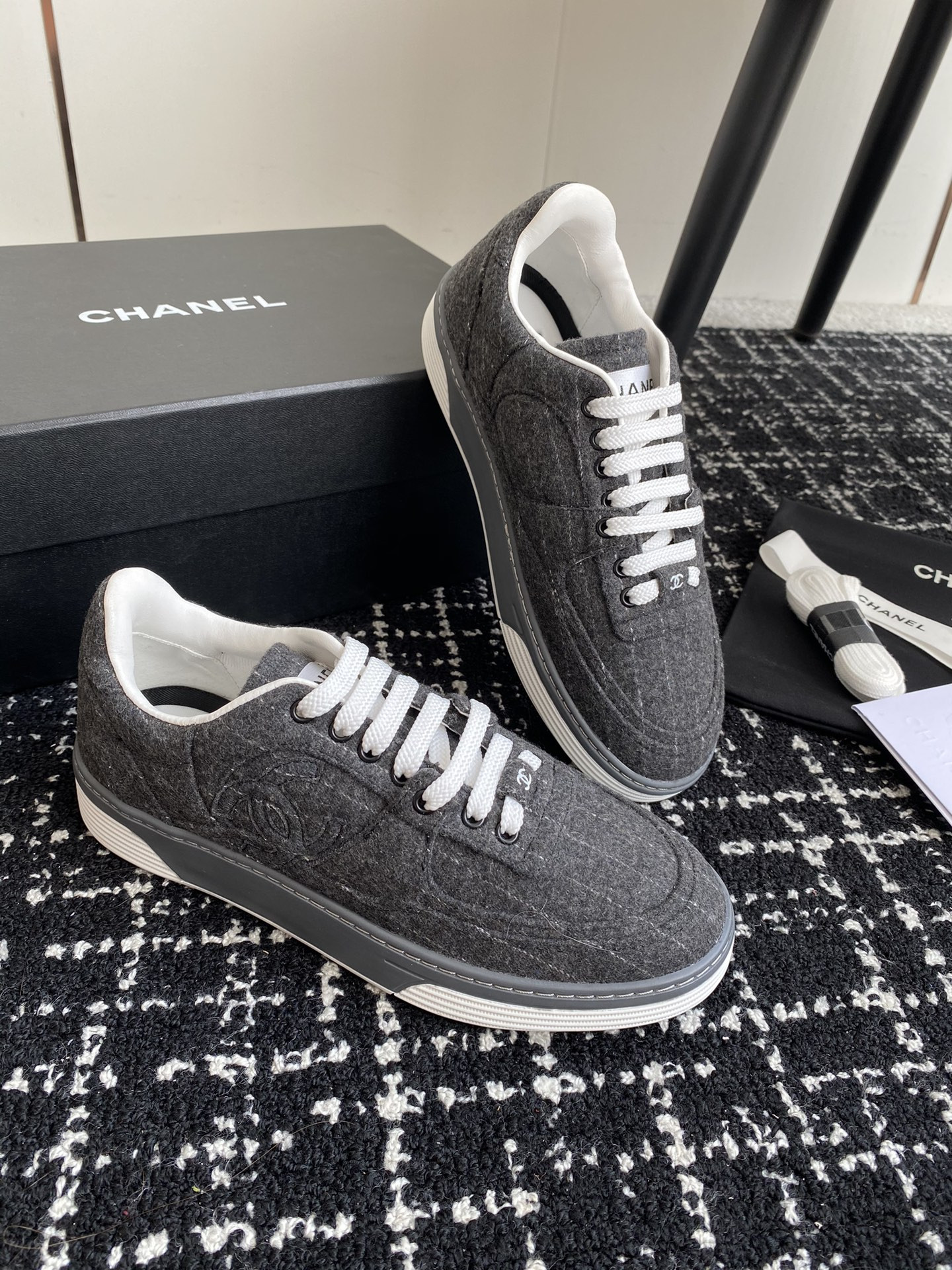 UA Ch**el SNEAKER