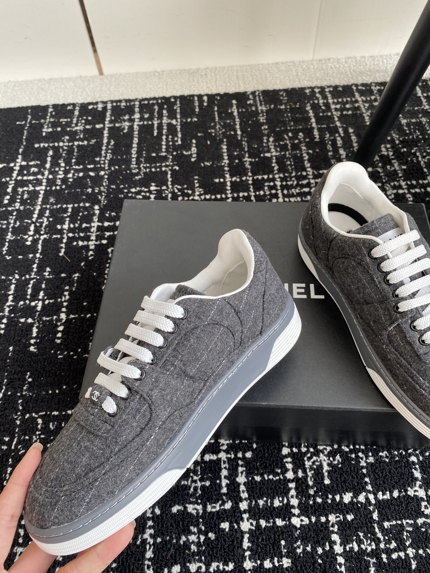 UA Ch**el SNEAKER