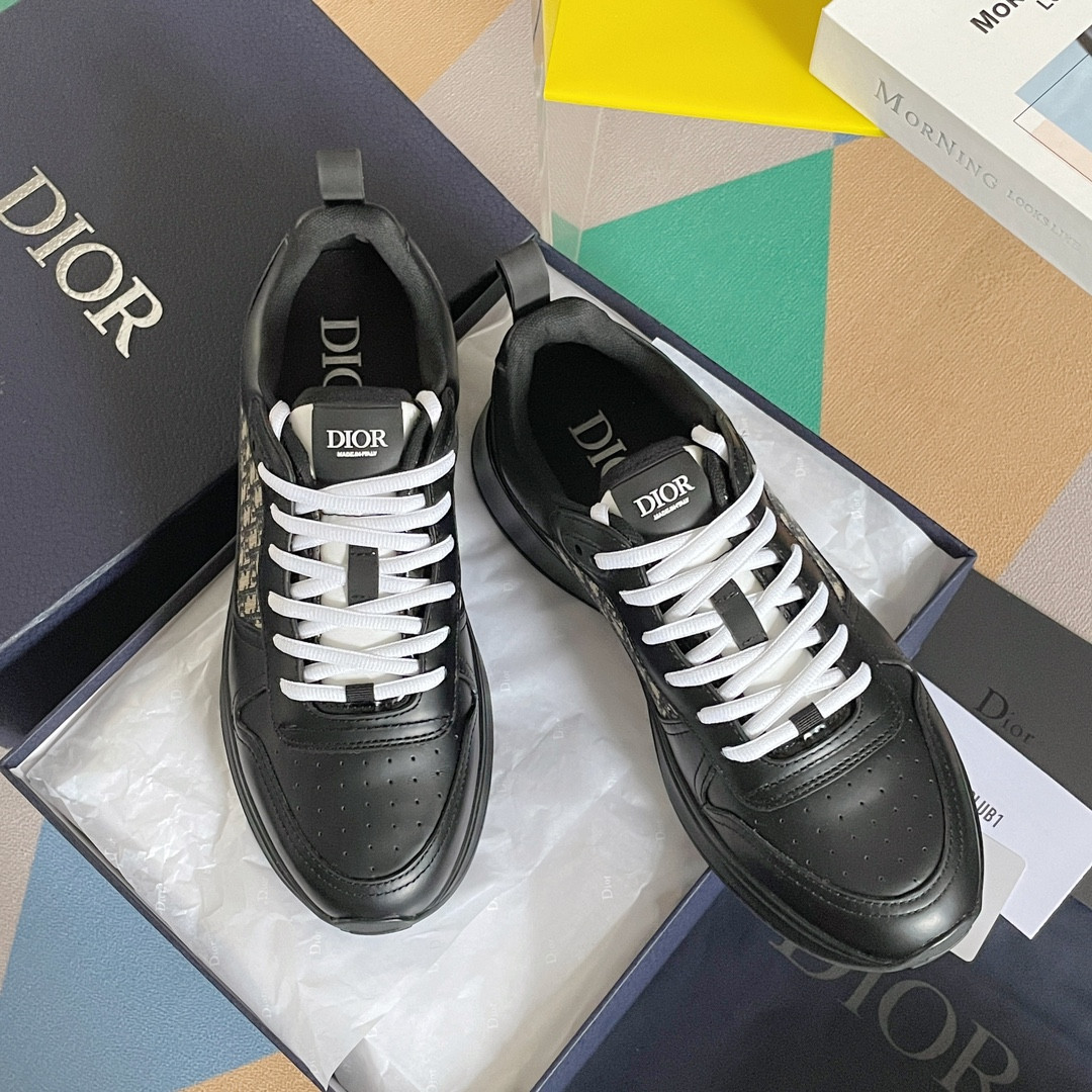UA D10r B25 Runner Sneaker