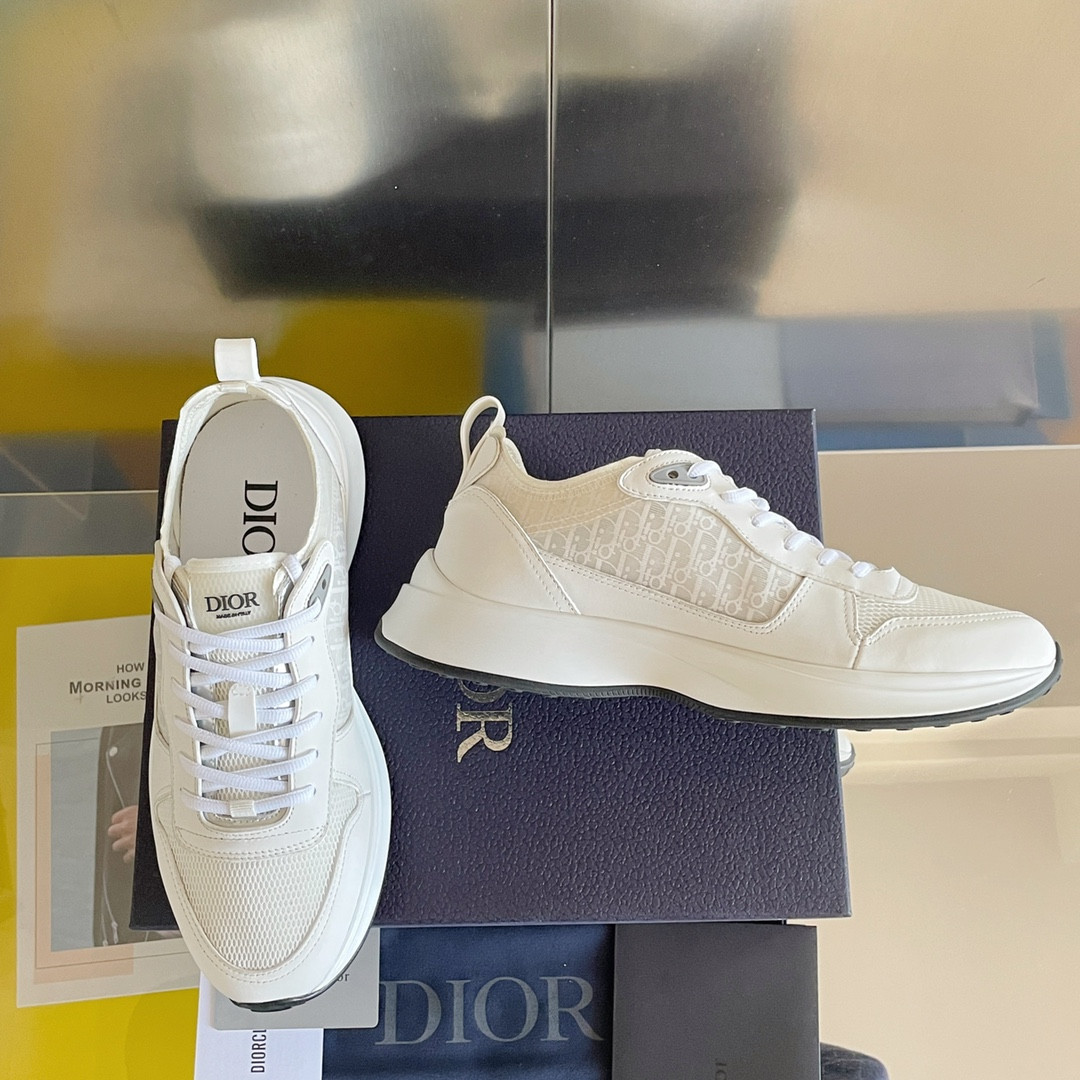 UA D10r B25 Runner Sneaker