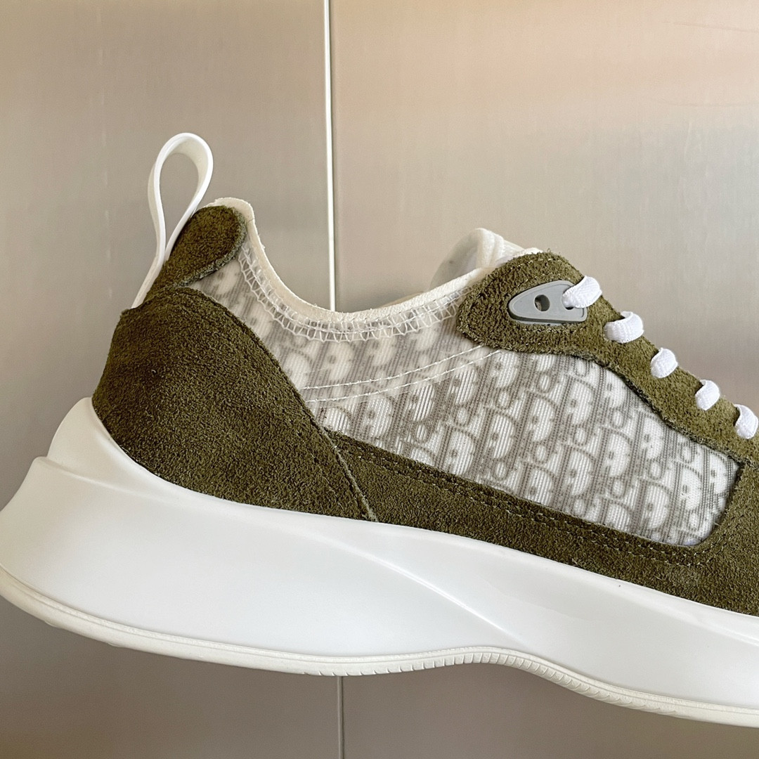 UA D10r B25 Runner Sneaker
