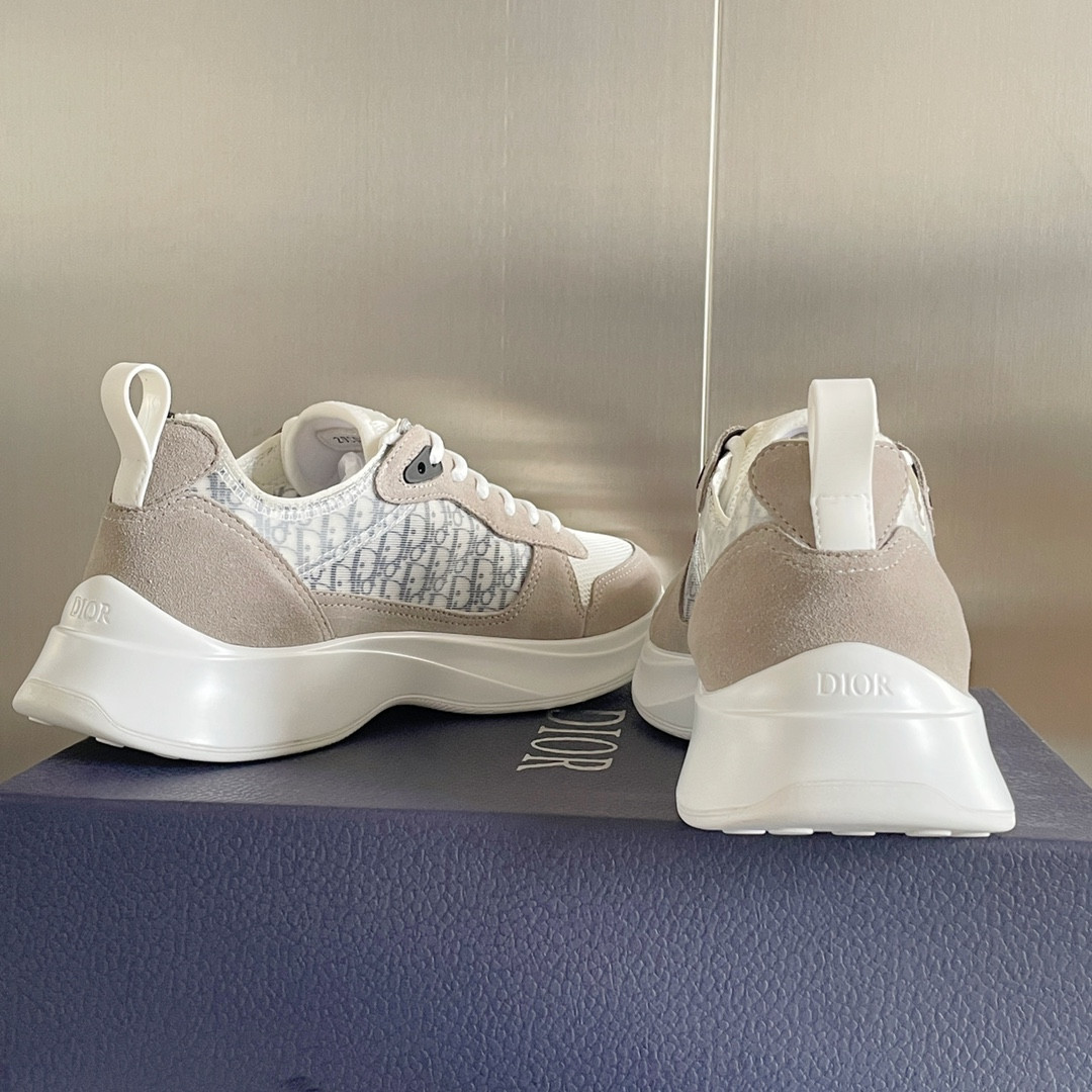 UA D10r B25 Runner Sneaker