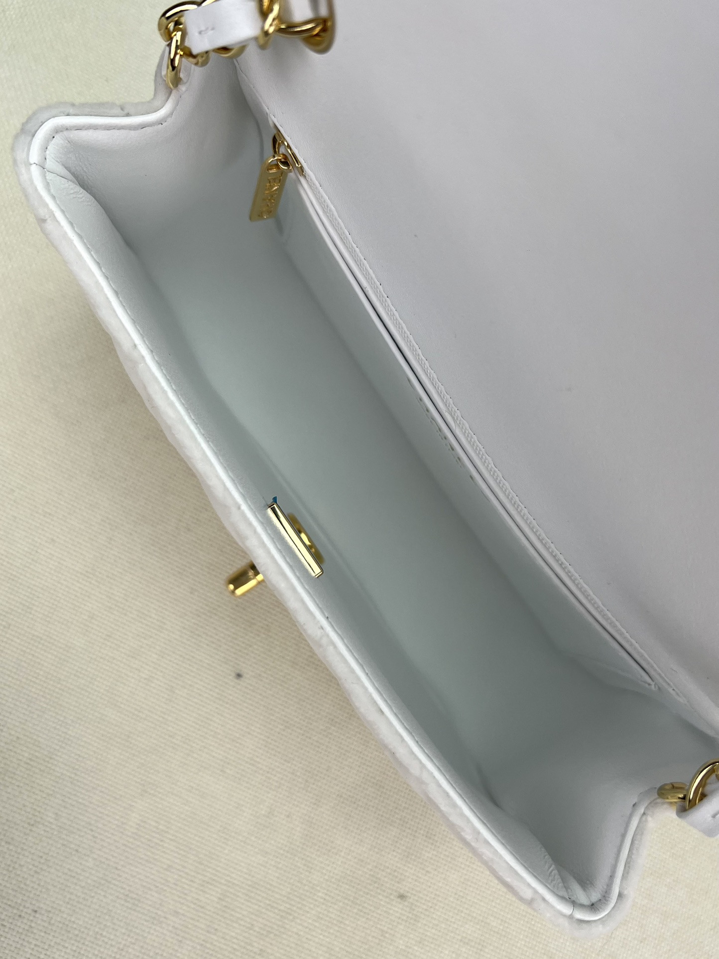 Ch**el Classic Flap Bag 20cm
