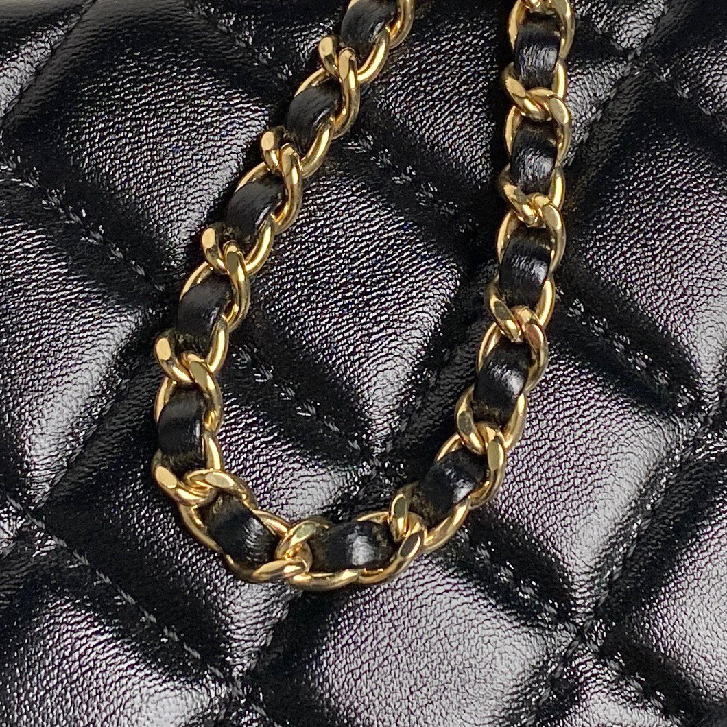 Ch**el Clutch With Chain 9.5x 17x 8CM